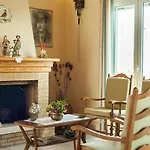 Thalia\'S Holiday House